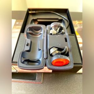 Bose wireless earbuds - like new!
